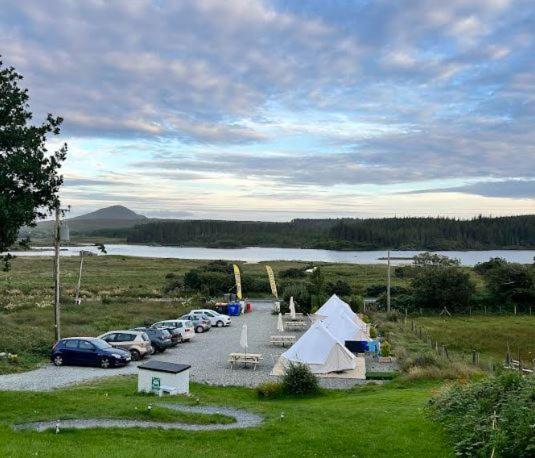 Ben Lettery Hostel Баллинахинч Экстерьер фото